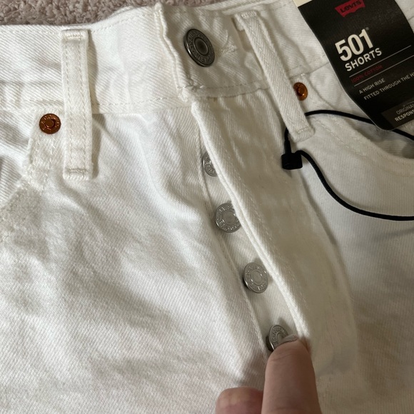 NWT Levi’s Premium White 501 Original High Rise Jean Shorts - Size 24 - Picture 8 of 15